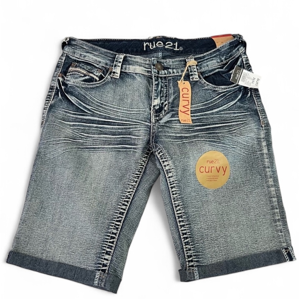 Rue 21 NWT‎ Curvy Bermuda Denim Shorts Wash Size 11/12 Normcore Casual Summer